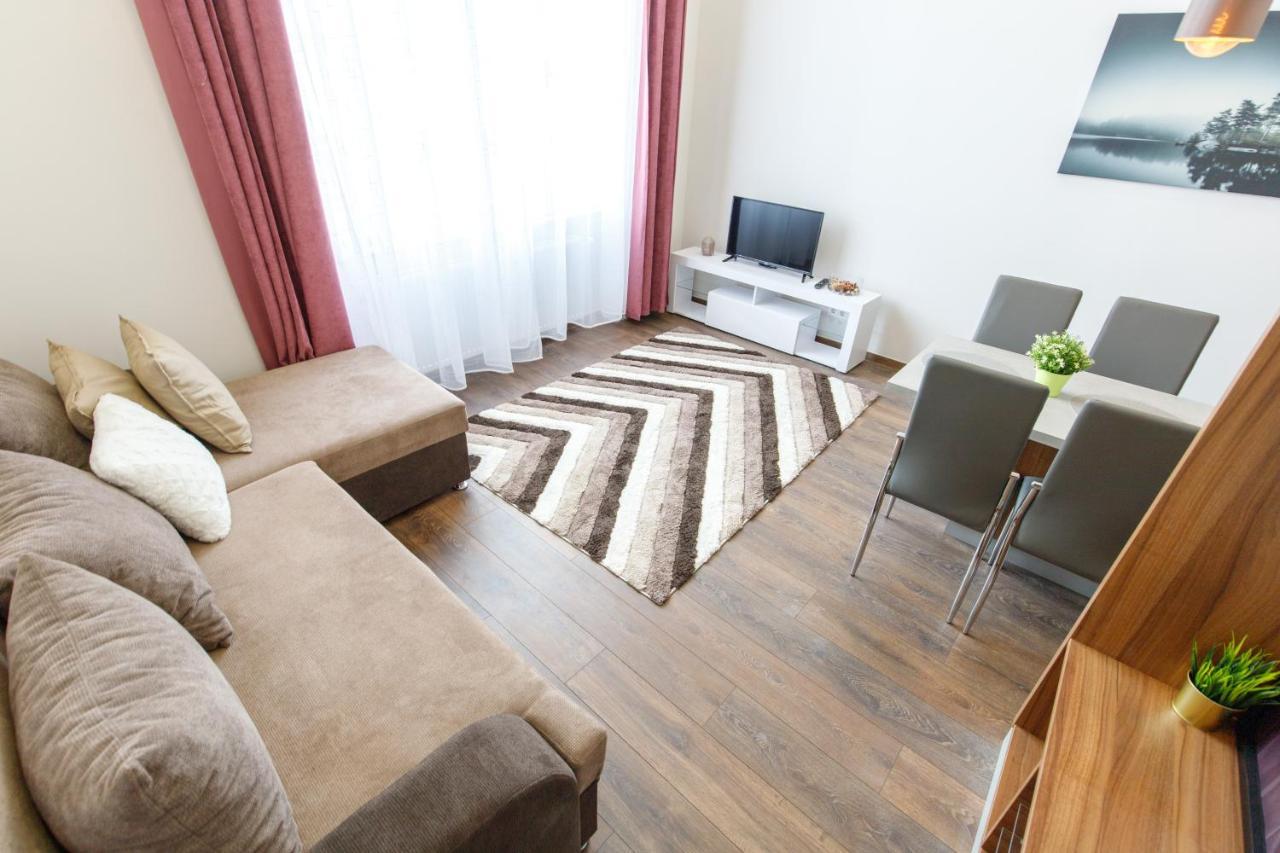Central City Apartment דירה